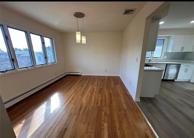 Photo - 407 Jane St
