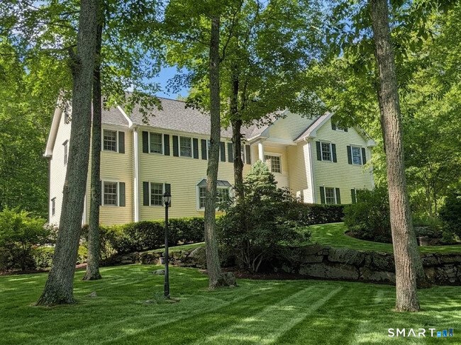 Building Photo - 12 Carriage Hill Rd