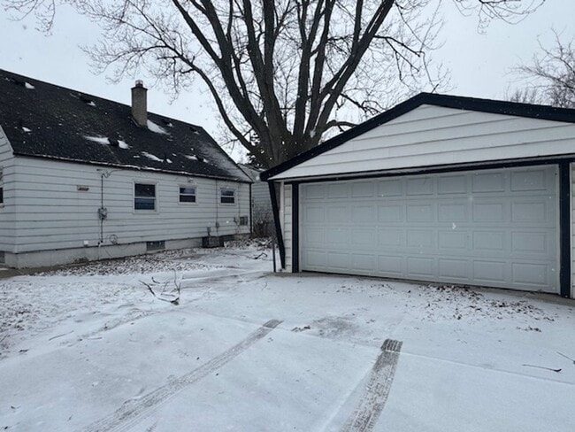 Photo - 17399 12 Mile Rd Unidad 1