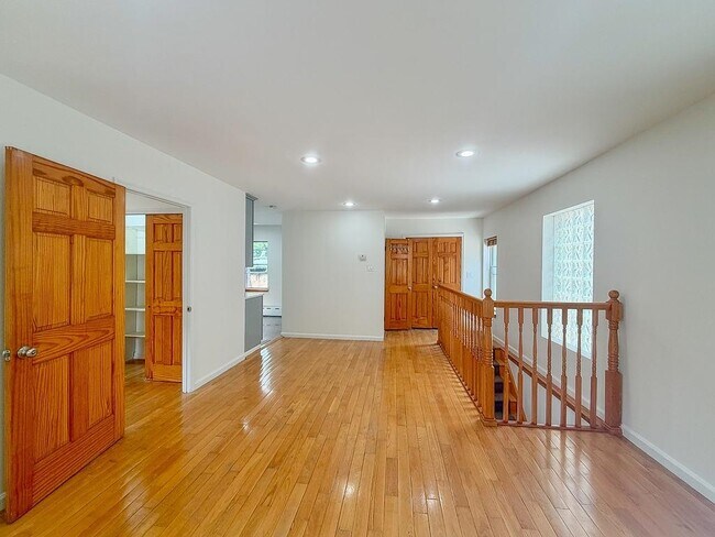 Photo - 108 Hutton St Unit 2nd Fl