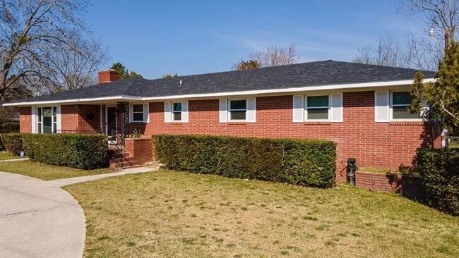 Photo - 614 Camellia St NE