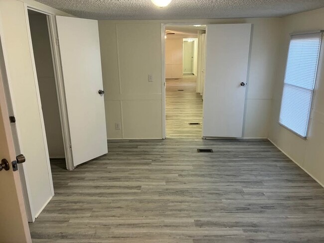 1701 Orchard Farm Ln