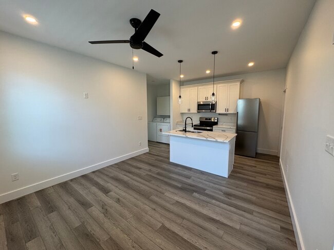 Building Photo - 1406 Fletcher Ave Unit Fountain Square Carriage House Apartment
