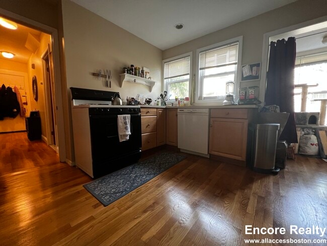 Photo - 9 Oak Square Ave Unit 1F
