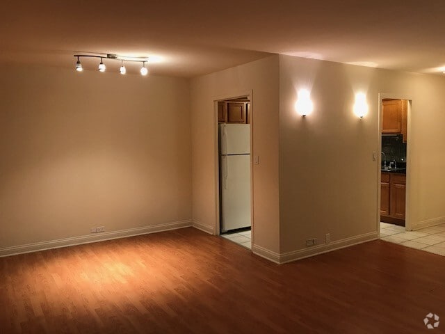 Building Photo - 5757 N Sheridan Rd Unit 3c Rental