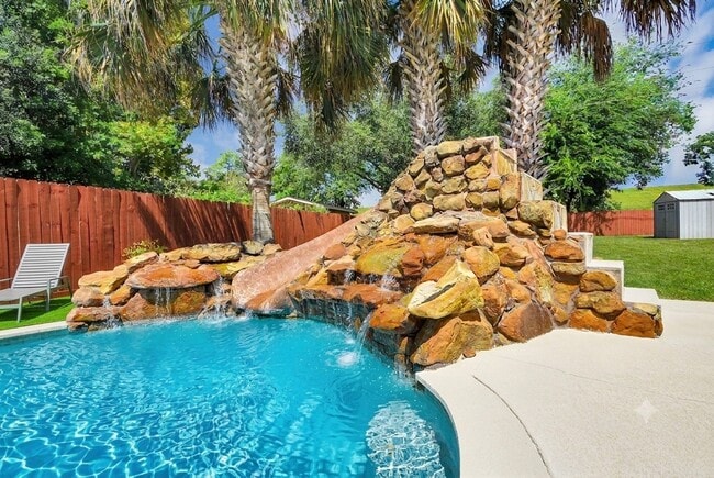 Photo - 1810 Blue Water Bay Dr