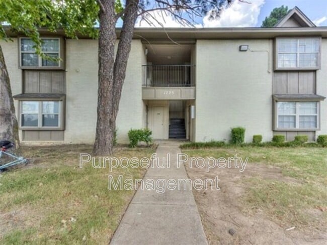 Building Photo - 1725 E Lindsey St Unit #2