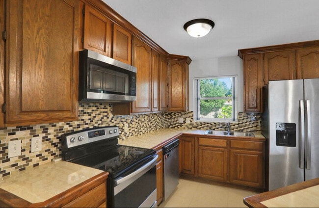 Photo - 7415 Leroy Dr