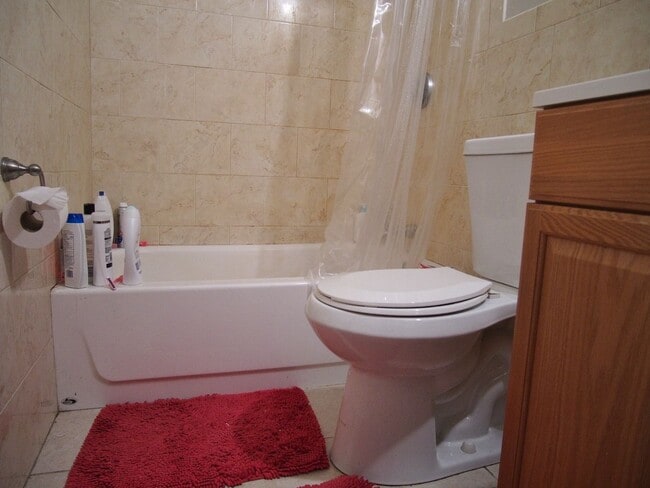 Building Photo - Sunny Spacious 4 Bedroom