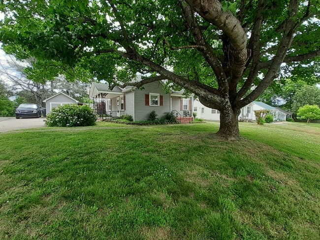 Building Photo - 2001 Highland Ave