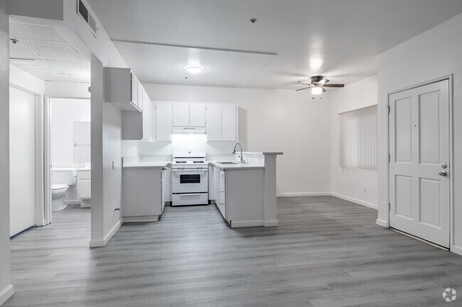 1BR, 1BA - 724SF - Highland Villa Apartments