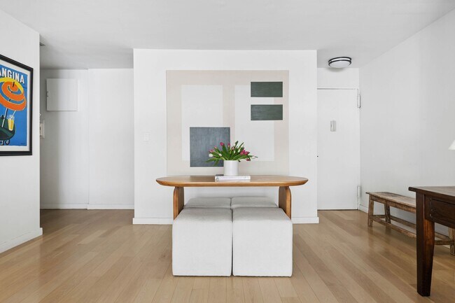 Photo - 175 W 12th St