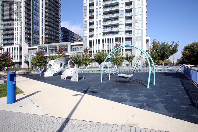 Photo - 17 Zorra St Unité 1802