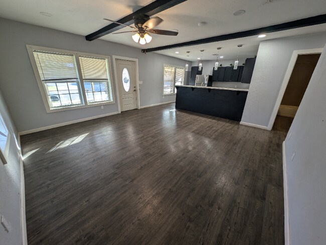 Photo - 406 Goliad St