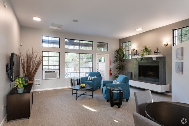 Community Lounge - Park at Dashpoint Apartments