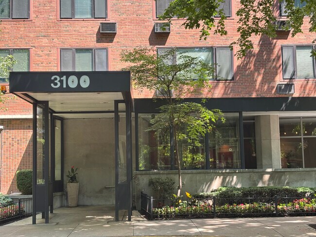Building Photo - 3100 N Lake Shore Dr Unit 706