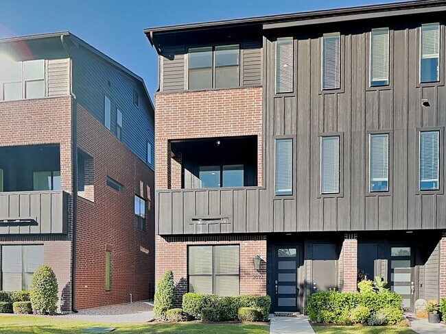 Building Photo - Fabulous 3-Story Townhouse in Frisco Heigh...