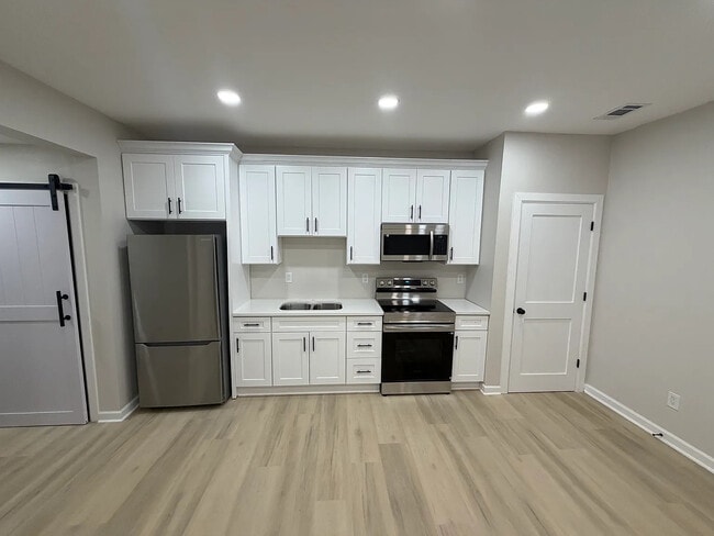 Photo - Room in Apartment on Comet Ives Ln