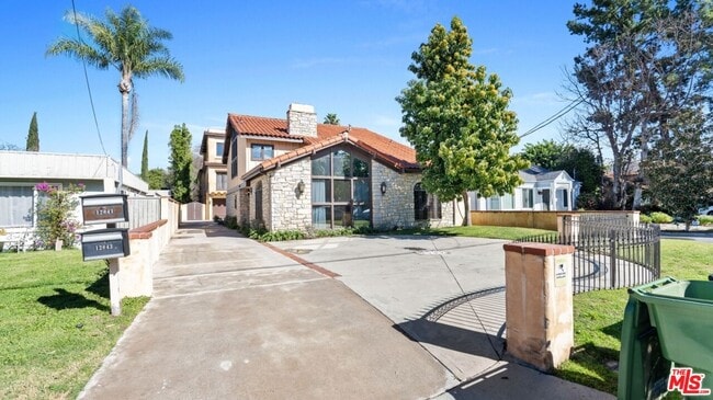 Building Photo - 12841 Landale St