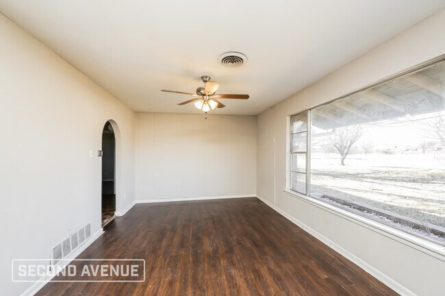 Photo - 2713 S Carrier Pkwy