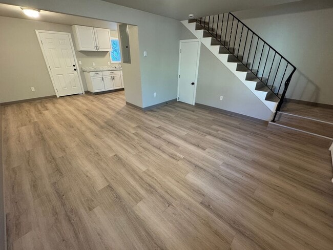 Photo - (248) 2 Bdrm Town Home w/ Private Yard Area Unit 1716-1 (R)