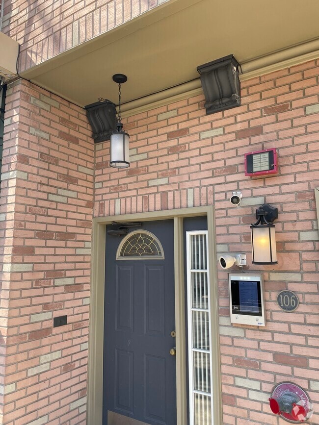 Building Photo - 106 Jefferson St Unit #2 Rental