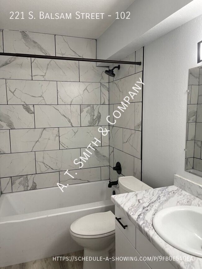 Photo - 221 S Balsam St Unidad 102