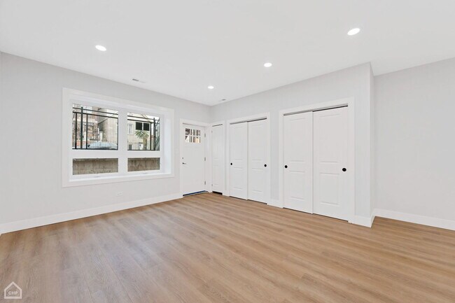 Photo - 2132 S Fairfield Ave Unidad 1