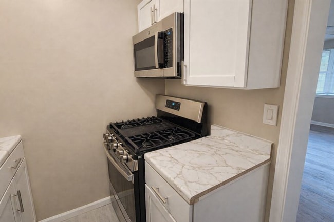 Building Photo - 2026 Move-In Special – $500 LEASE SIGNING BONUS!! Comfortable 2BR Condo with Easy Metro Access