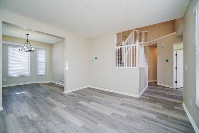 Photo - 925 Mahle Dr