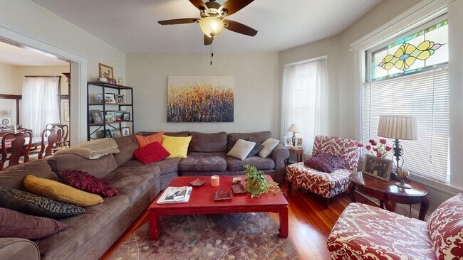 Building Photo - 21 Melrose St Unit 1 Rental