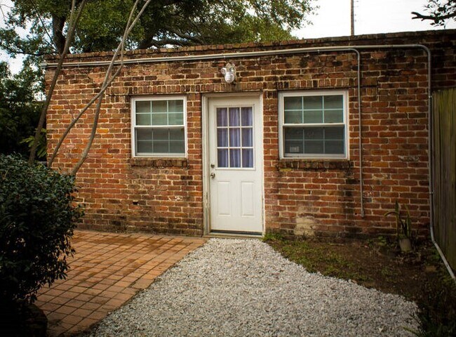 4615 Dart St Unit Fountainblue Guest House