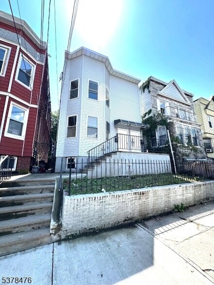 Building Photo - 149 Myrtle Ave Unit 1 Rental