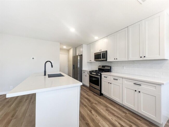 Photo - 3506 Larchmont Cove