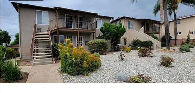 Building Photo - 1373 N Altadena Dr Unit 1373