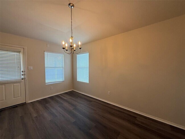 Photo - 511 W South St
