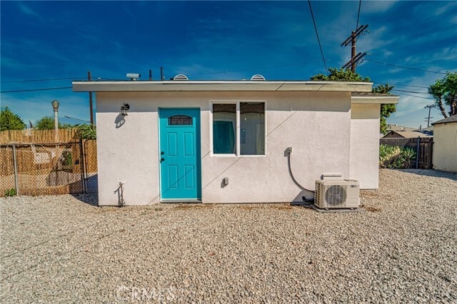 Building Photo - 11420 Clovis Ave