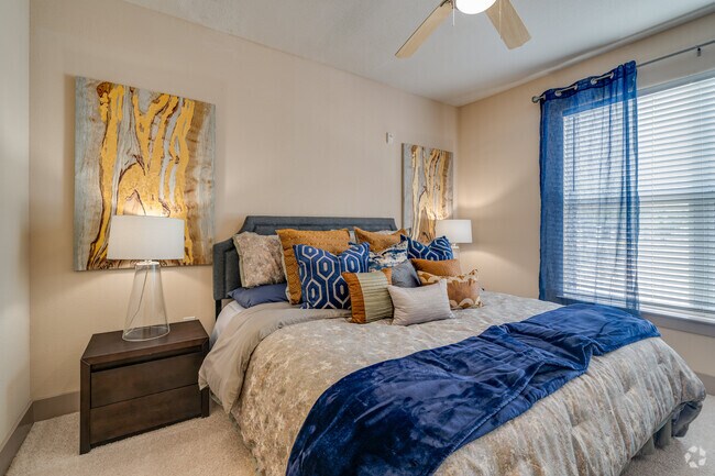 1BR, 1BA - 752SF