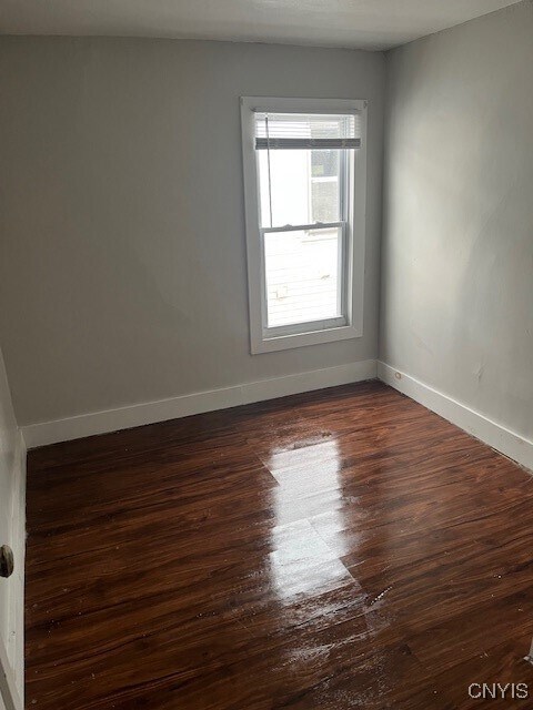 Photo - 124 River St