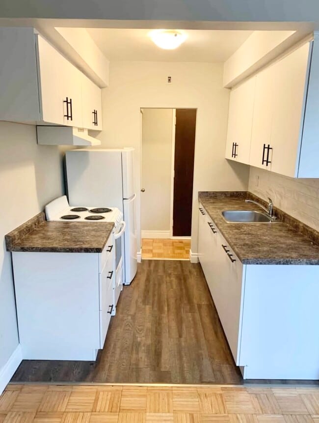 Photo - De Laurentian Apartments