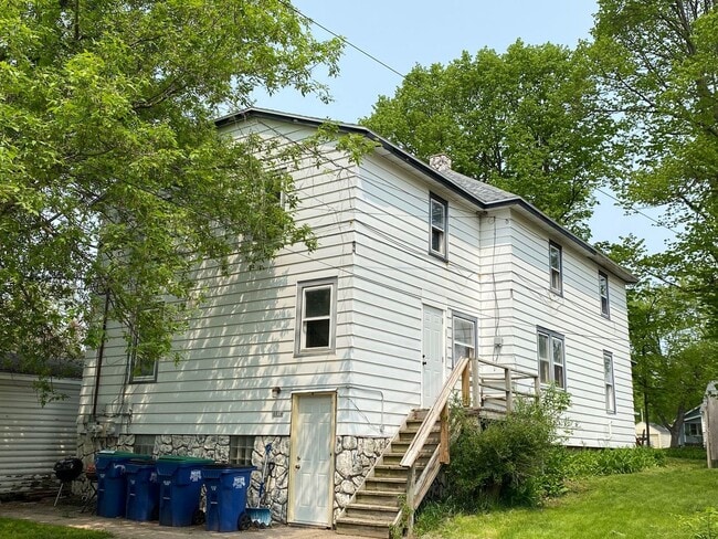 Building Photo - 1714 W Pardee St Unit Upper