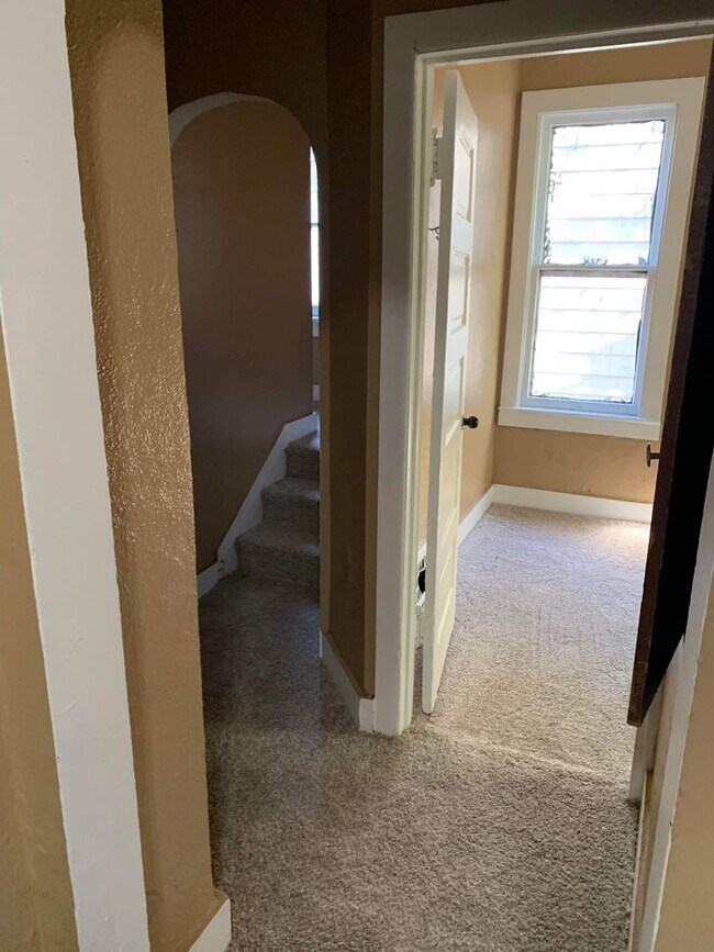 Photo - Remodeled 4 bedroom/1bathroom Home