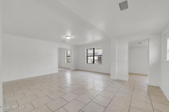 Photo - 1830 W 27th St