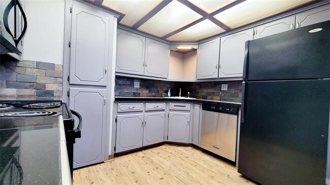 Photo - 300 E Kittyhawk Dr