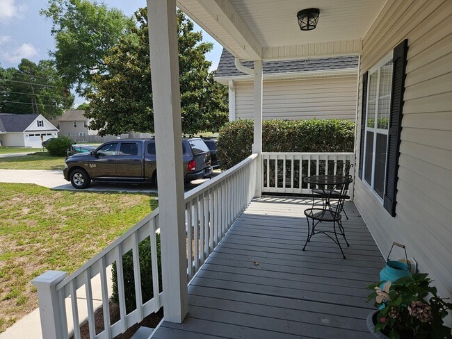 Photo - 142 Shellbank Dr