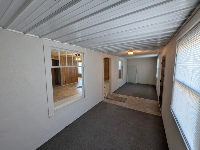 Enclosed Porch - 123 E North St