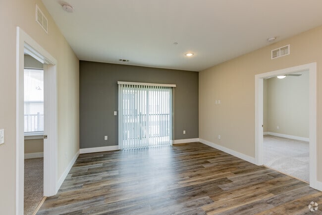 2BR, 2BA - Incline