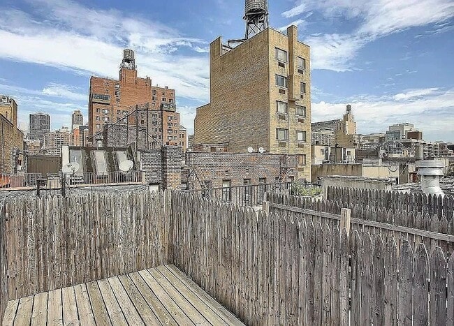 Building Photo - 219 E 28th St Rental