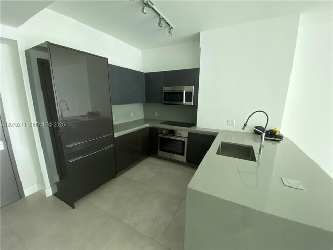 Building Photo - 1080 Brickell Ave Unit 2505