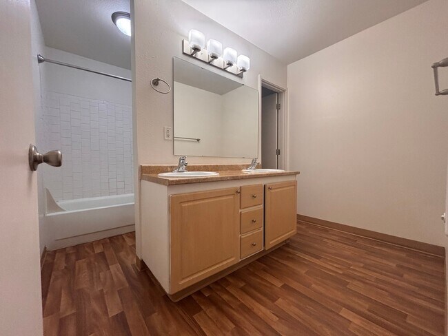 Photo - 4550 SW Murray Blvd Unidad 108